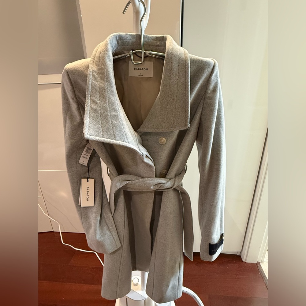🆕 Aritzia Babaton coat large size  wool and cashmere